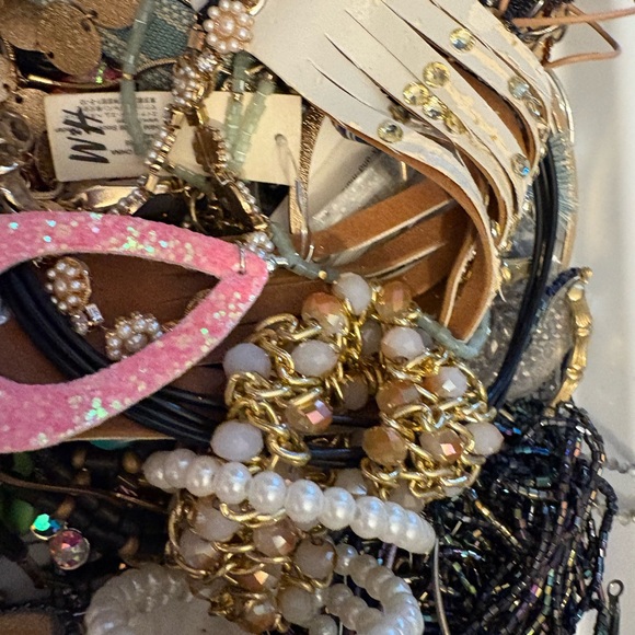 5lbs Assorted Craft Jewelry Broken and Damaged Bag 005 / 4lbs 14oz - Picture 5 of 9